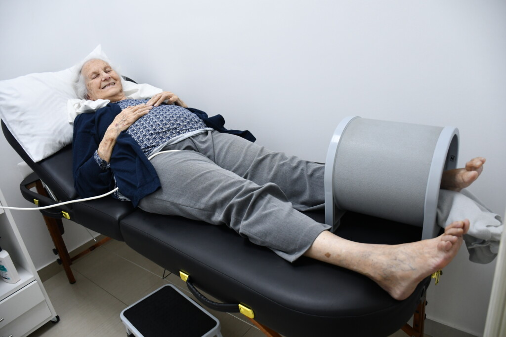 masbienestar - adulta mayor en rehabilitación en adultos